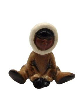 Hagen Renaker Sitting Eskimo Tot #943 Inuit Child Bone China Figurine 1.25"